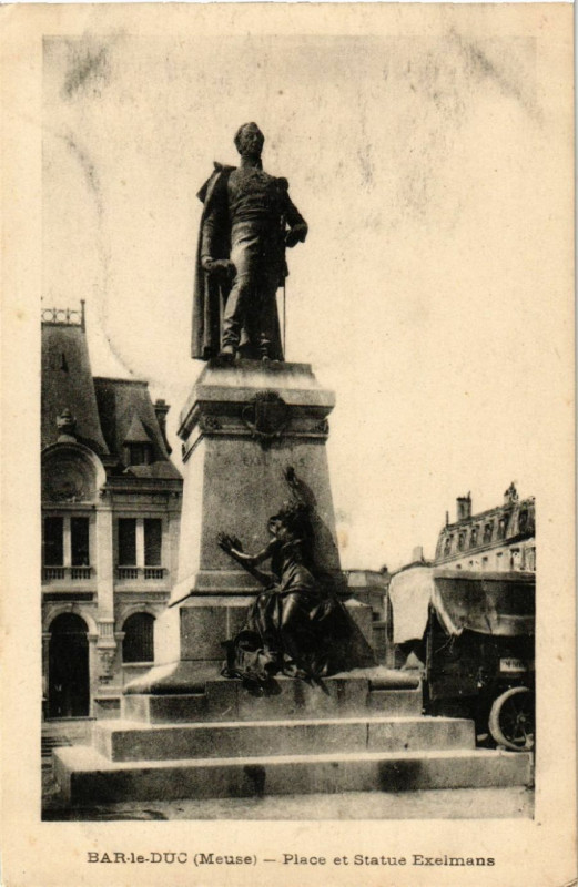 Carte postale ancienne Bar-le-Duc - Place et Statue Exelmans à Bar-le-Duc