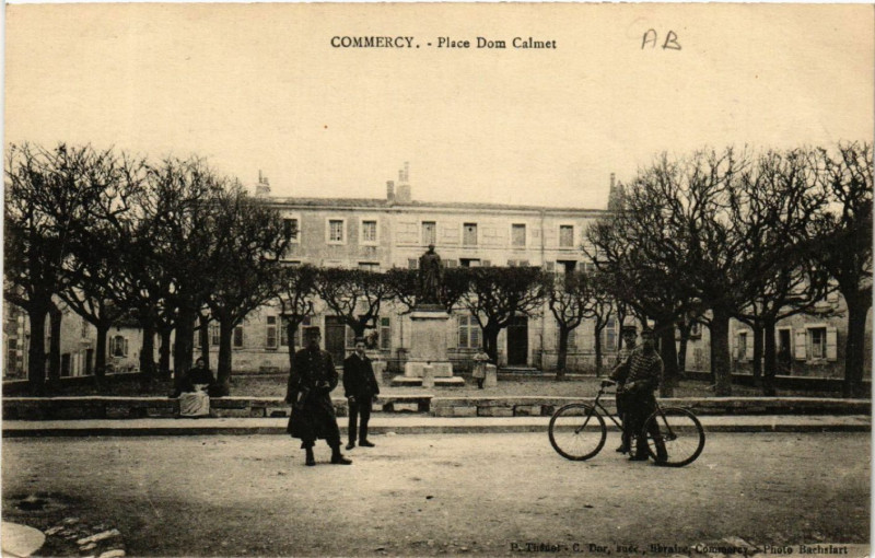 Carte postale ancienne Commercy - Place Dom Calmet à Commercy