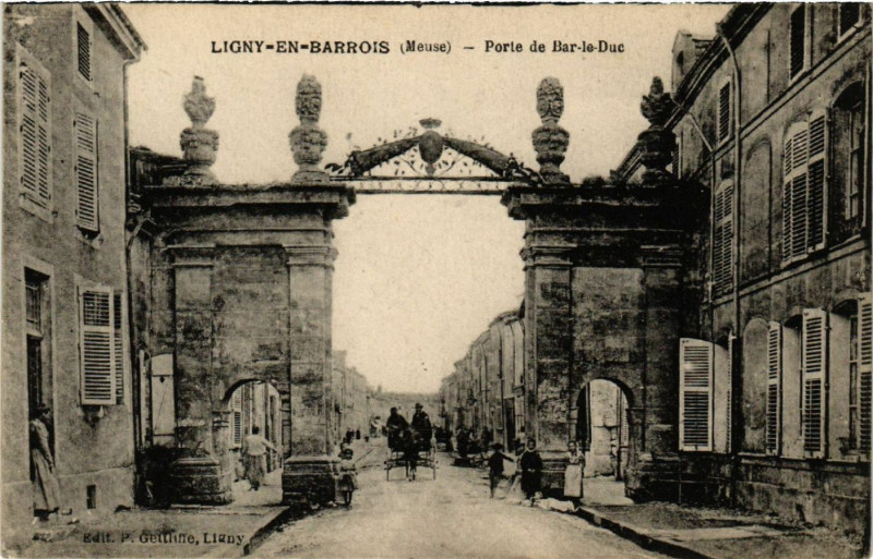 Carte postale ancienne Ligny-en-Barrois - Porte de Bar-le-Duc à Ligny-en-Barrois