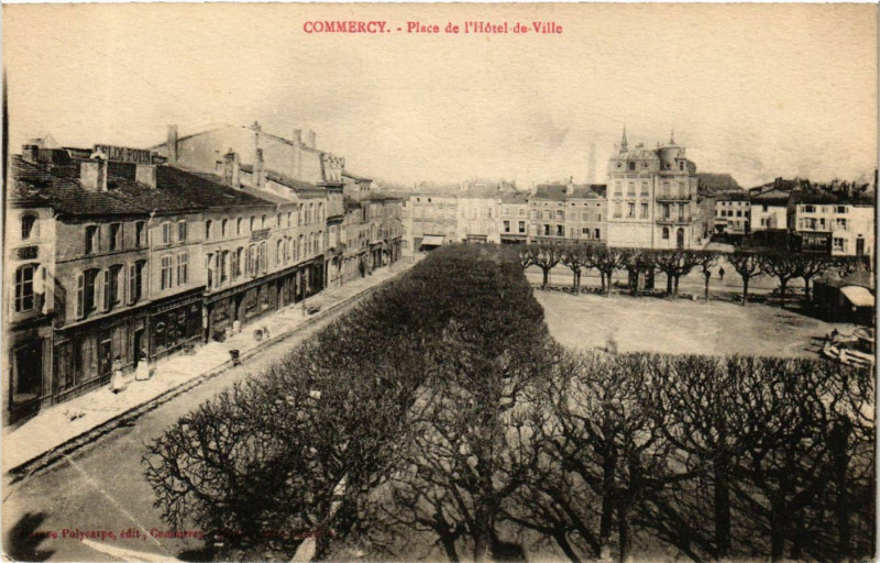 Carte postale ancienne Commercy - Place de l'Hotel-de-Ville à Commercy
