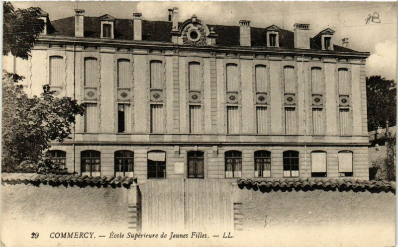 Carte postale ancienne Commercy - Ecole Superieure de Jeunes Filles à Commercy