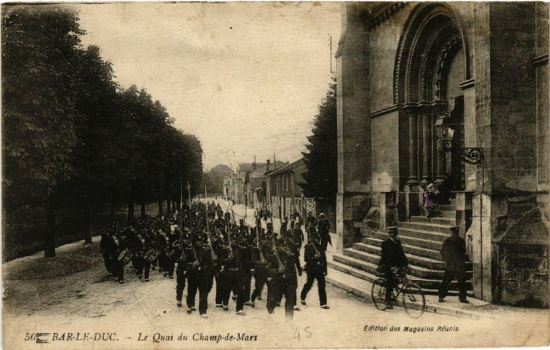 Carte postale ancienne Bar-le-Duc - Le Quai du Champ-de-Mars à Bar-le-Duc