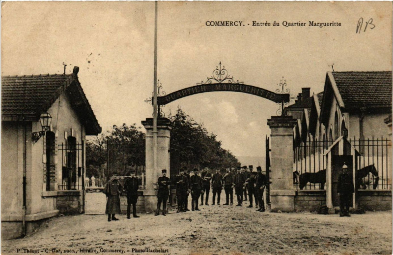 Carte postale ancienne Commercy - Entrée du Quartier Margueritte à Commercy