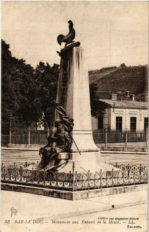 Carte postale ancienne Bar-le-Duc - Monument aux Enfants de la Meuse à Bar-le-Duc