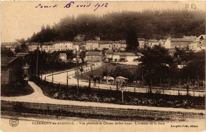 Carte postale ancienne Clermont-en-Argonne - Vue générale et Coteau de Sainte-Anne à Clermont-en-Argonne