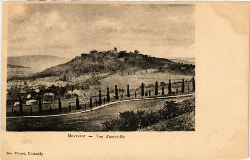 Carte postale ancienne Montmedy - Vue d'ensemble à Montmédy