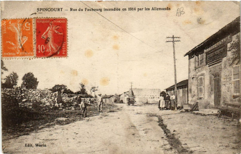 Carte postale ancienne Spincourt - Rue du Faubourg incendiée en 1914 par les Allemands à Spincourt