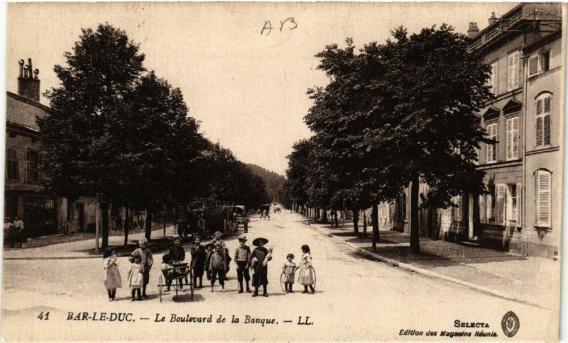 Carte postale ancienne Bar-le-Duc - Le Boulevard de la Banque à Bar-le-Duc
