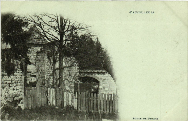 Carte postale ancienne Vaucouleurs - Porte de France à Vaucouleurs