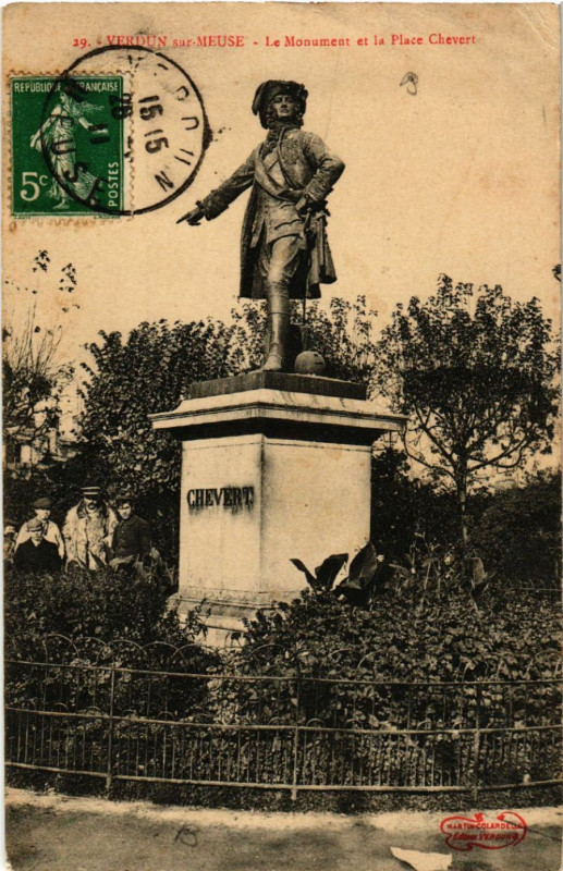 Carte postale ancienne Verdun-sur-Meuse - Le Monument et la Place Chevert à Verdun