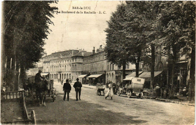 Carte postale ancienne Bar-le-Duc - Le Boulevard de la Rochelle à Bar-le-Duc