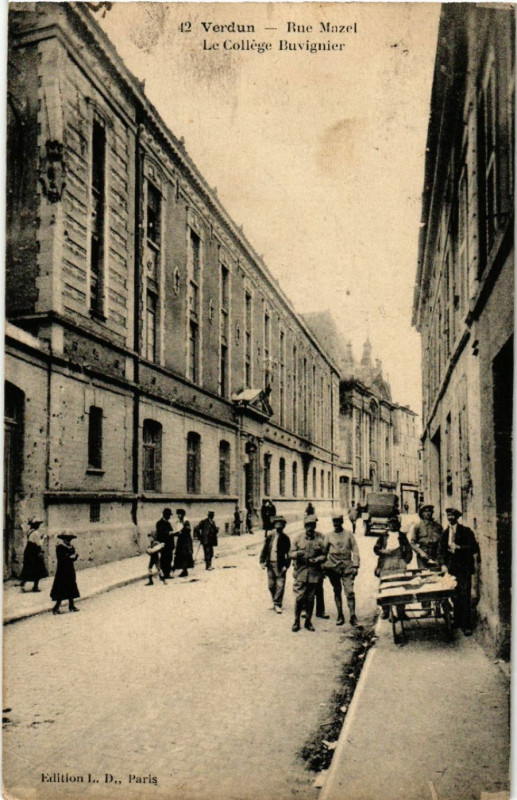 Carte postale ancienne Verdun - Rue Mazel - Le College Buvignier à Verdun