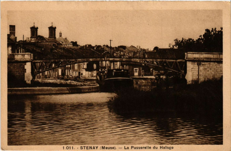 Carte postale ancienne Stenay - La Passerelle du Halage à Stenay