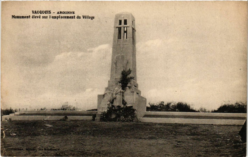 Carte postale ancienne Vauquois - Monument élevé sur l'emplacement du Village à Vauquois