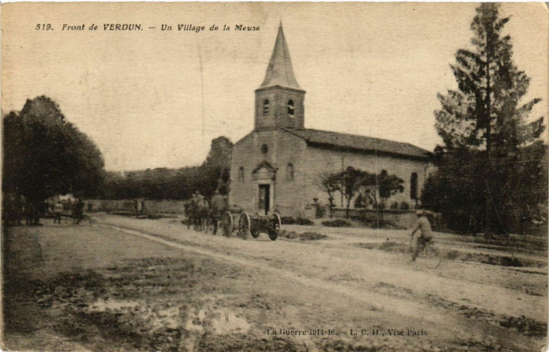 Carte postale ancienne Verdun - Front de Verdun - Un Village de la Meuse à Verdun