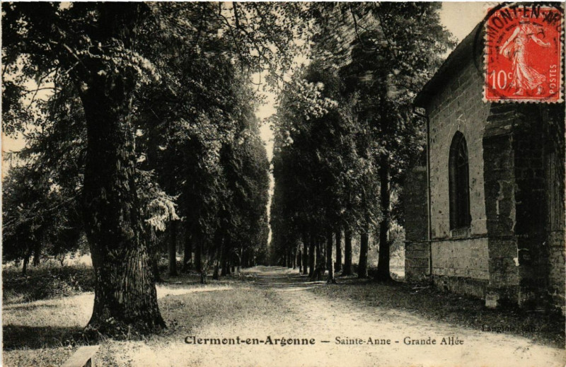 Carte postale ancienne Clermont-en-Argonne - Sainte-Anne - Grande Allée à Clermont-en-Argonne