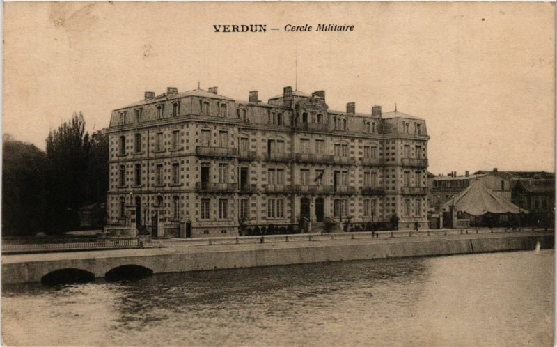 Carte postale ancienne Verdun - Cercle Militaire à Verdun