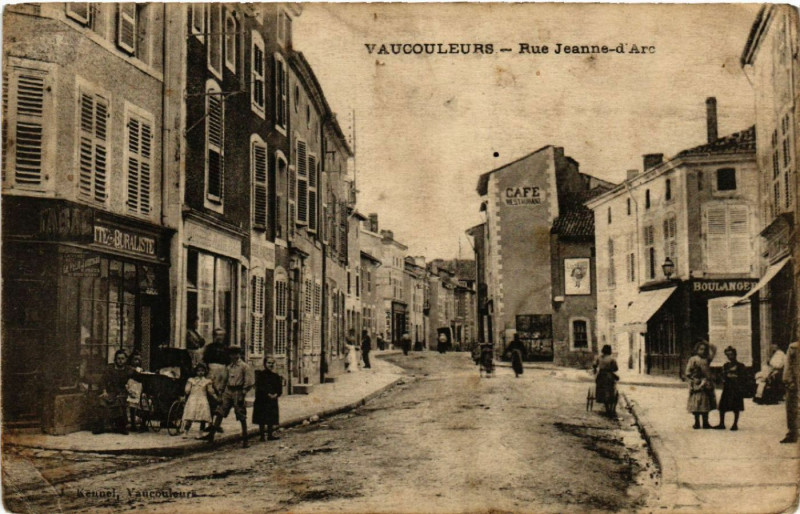 Carte postale ancienne Vaucouleurs - Rue Jeanne-d'Arc à Vaucouleurs