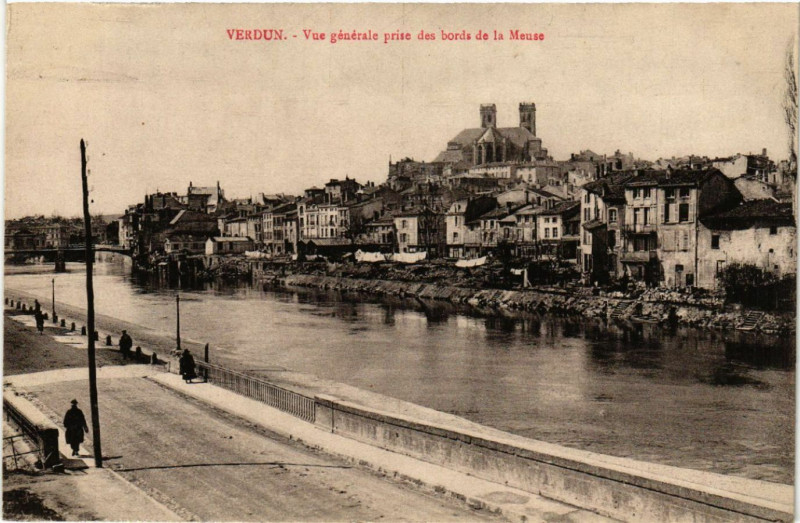 Carte postale ancienne Verdun - Vue générale prise des bords de la Meuse à Verdun