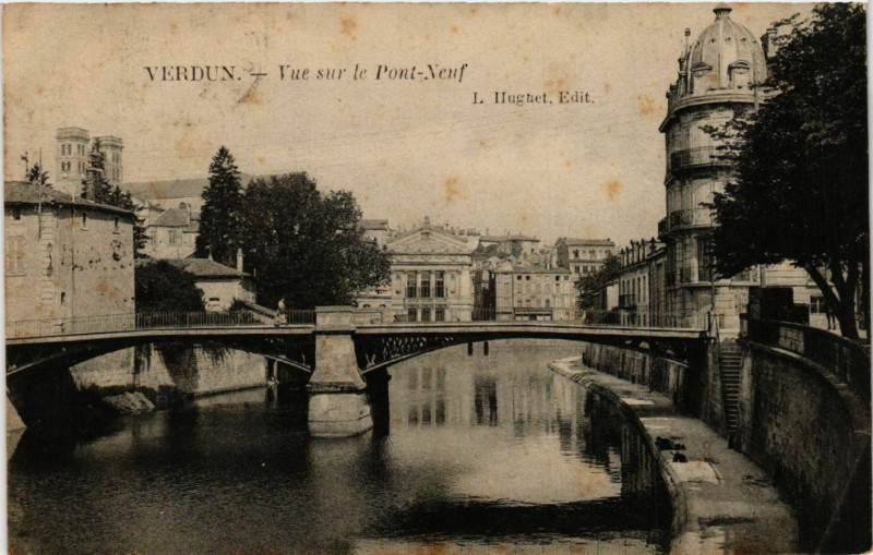 Carte postale ancienne Verdun - Vue sur le Pont-Neuf à Verdun