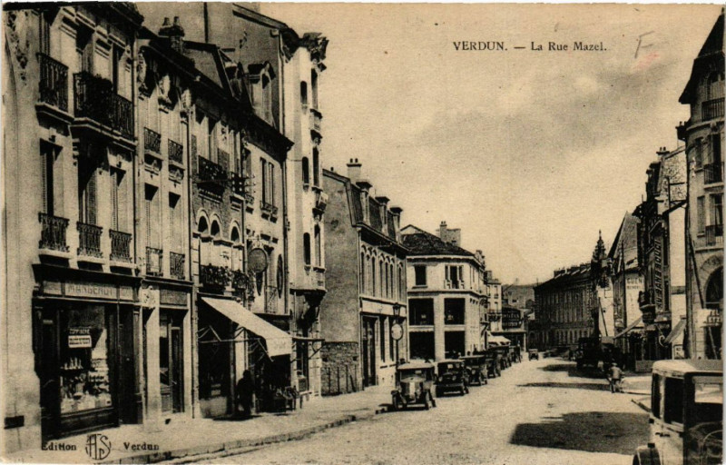 Carte postale ancienne Verdun - La Rue Mazel à Verdun