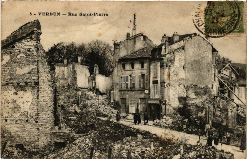 Carte postale ancienne Verdun - Rue Saint-Pierre à Verdun