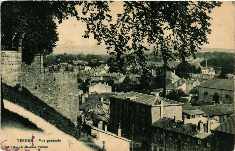 Carte postale ancienne Verdun - Vue générale à Verdun