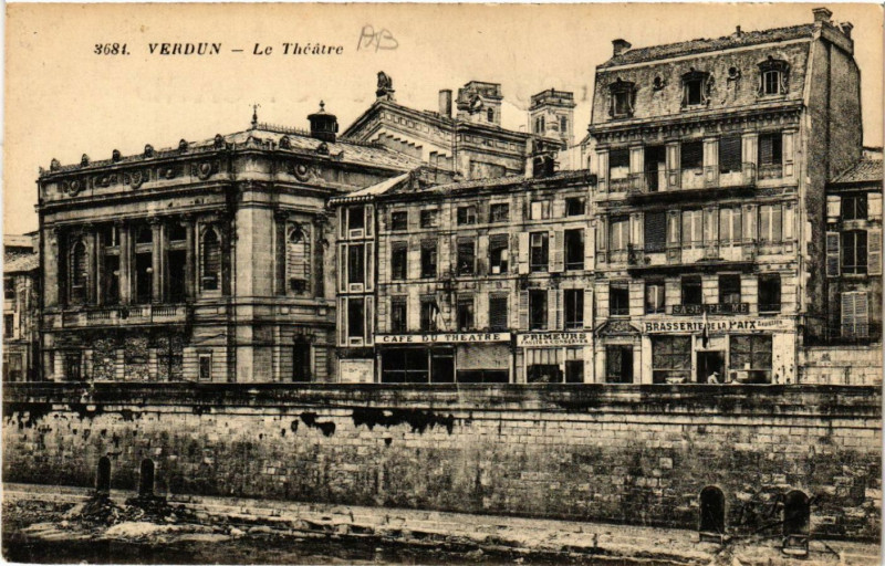 Carte postale ancienne Verdun - La Théatre à Verdun