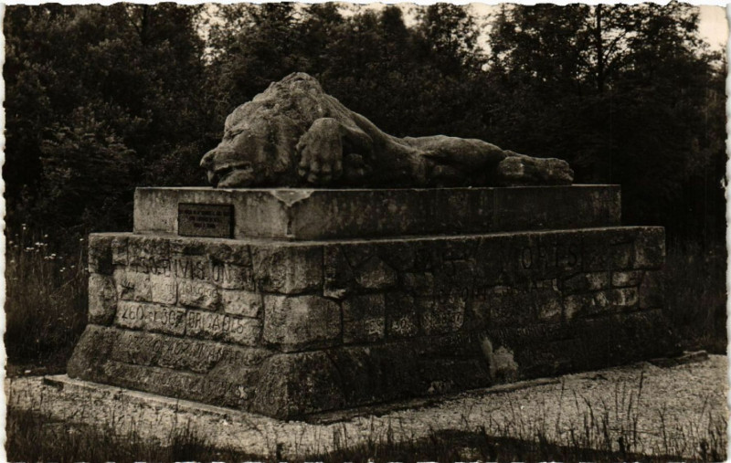 Carte postale ancienne Verdun - Monument de la Chapelle Sainte Fine à Verdun