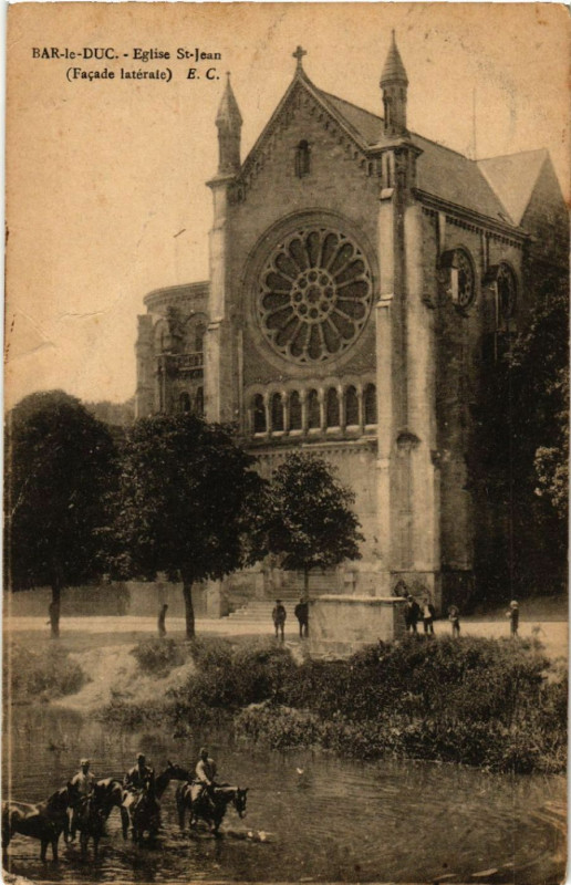 Carte postale ancienne Bar-le-Duc - Eglise Saint-Jean - Facade laterale à Bar-le-Duc