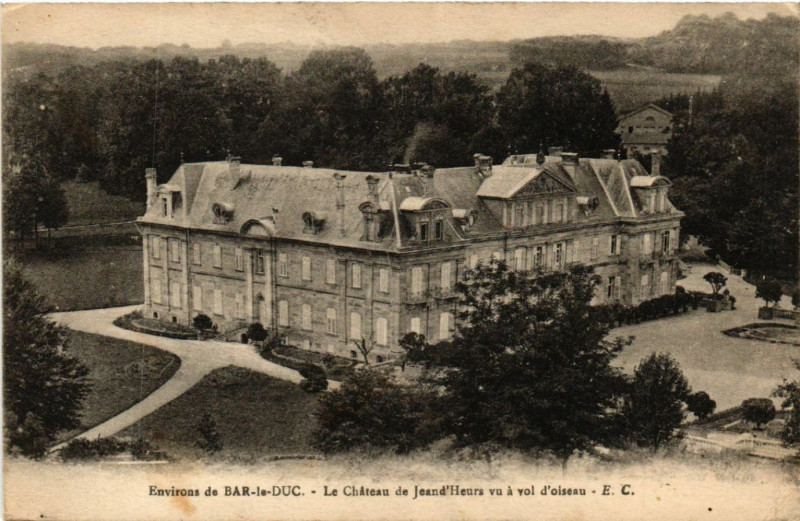 Carte postale ancienne Bar le Duc-Le Cháteau de Jeand Heurs vu á vol d'oiseau à Bar-le-Duc