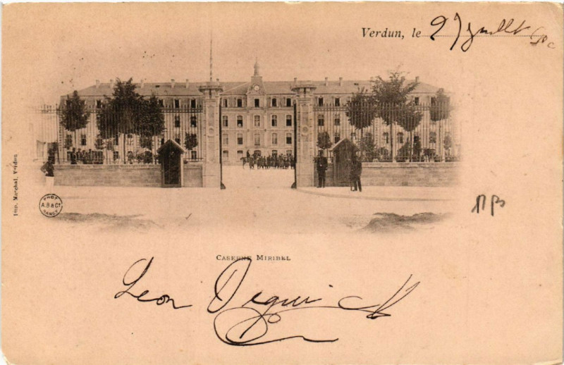 Carte postale ancienne Verdun - Caserne Miribel à Verdun