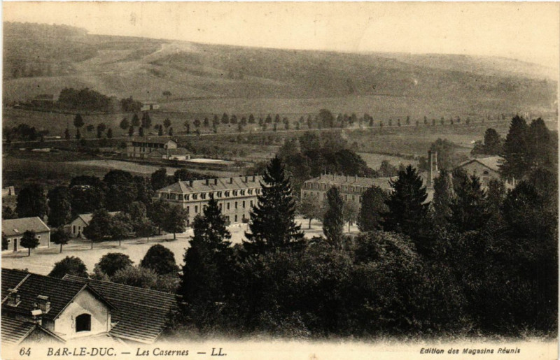 Carte postale ancienne Bar-le-Duc - Les Casernes à Bar-le-Duc