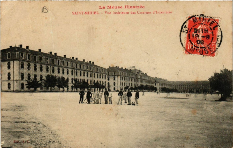 Carte postale ancienne Saint-Mihiel - Vue Intérieure des Casernes d'Infanterie à Saint-Mihiel