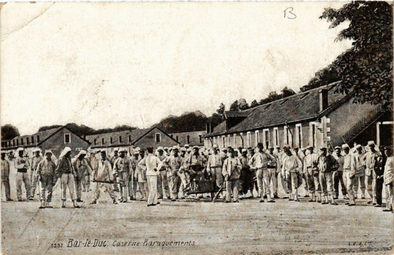 Carte postale ancienne Bar-le-Duc - Caserne - Baraquements à Bar-le-Duc