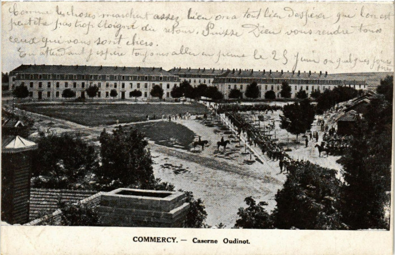Carte postale ancienne Commercy - Caserne Oudinot à Commercy