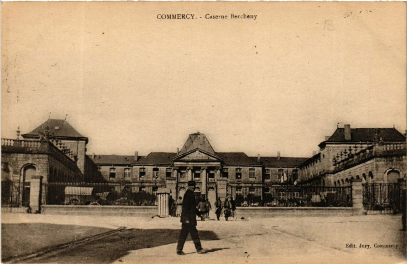 Carte postale ancienne Commercy - Caserne Bercheny à Commercy