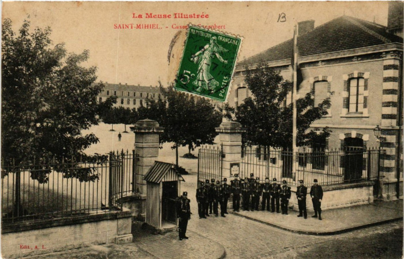 Carte postale ancienne Saint-Mihiel - Caserne à Saint-Mihiel