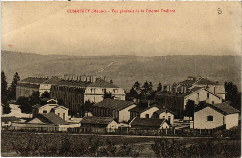 Carte postale ancienne Commercy - Vue générale de la Caserne Oudinot à Commercy