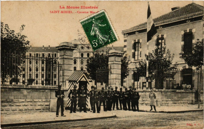 Carte postale ancienne Saint-Mihiel - Caserne à Saint-Mihiel