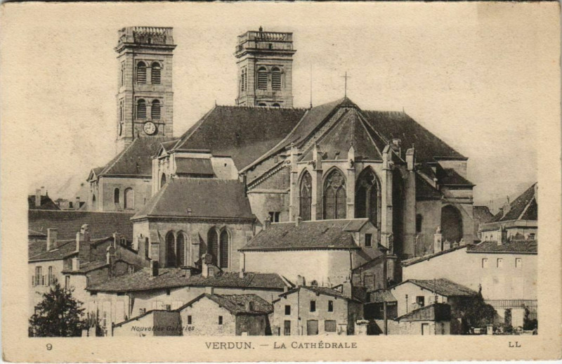 Carte postale ancienne Verdun La Cathedrale à Verdun