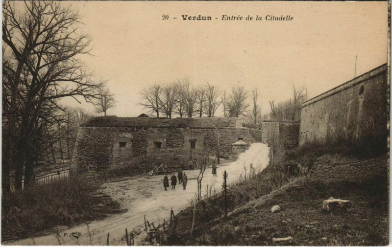 Carte postale ancienne Verdun Entrée de la Citadelle à Verdun