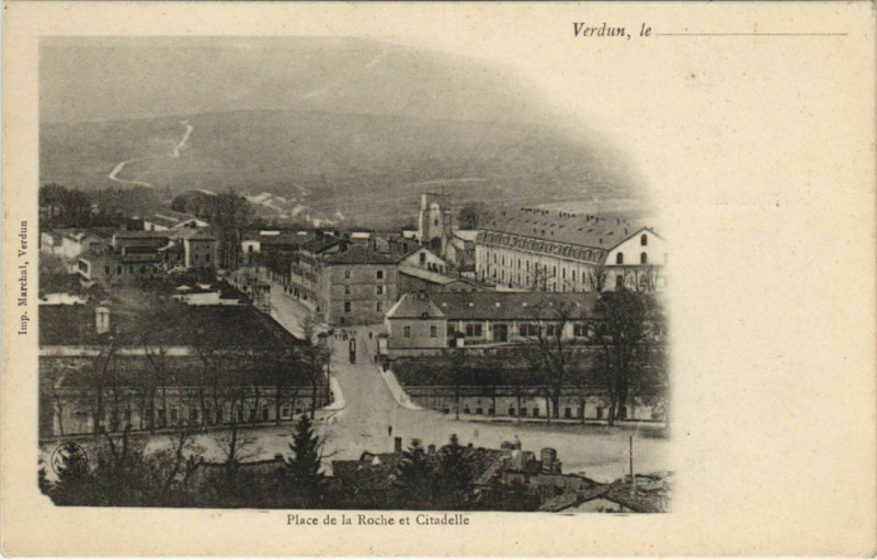 Carte postale ancienne Verdun Place de la Roche et Citadelle à Verdun