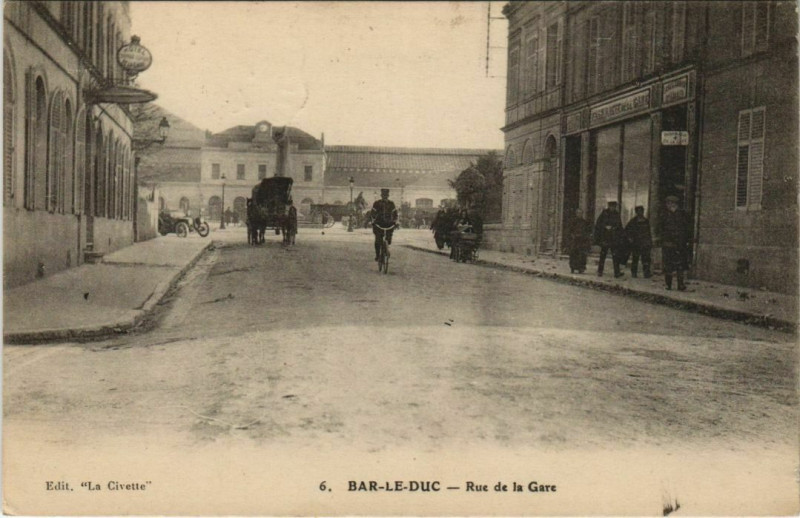 Carte postale ancienne Bar-le-Duc Rue de la Gare à Bar-le-Duc