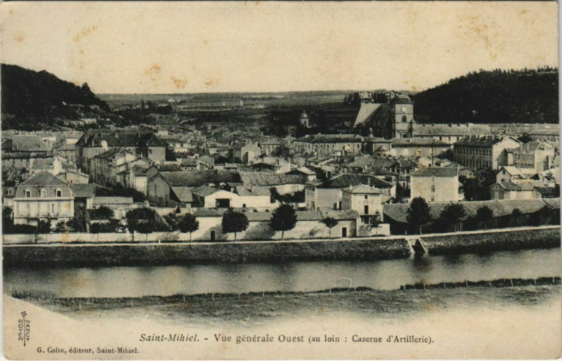 Carte postale ancienne Saint-Mihiel Vue générale Ouest (au loin Caserne d'Artillerie) à Saint-Mihiel