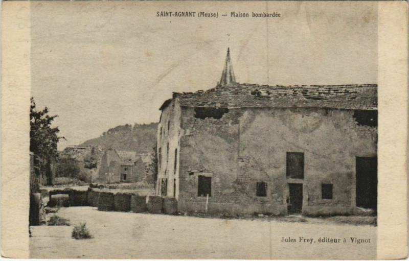 Carte postale ancienne Aint Agnant Maison bombardée