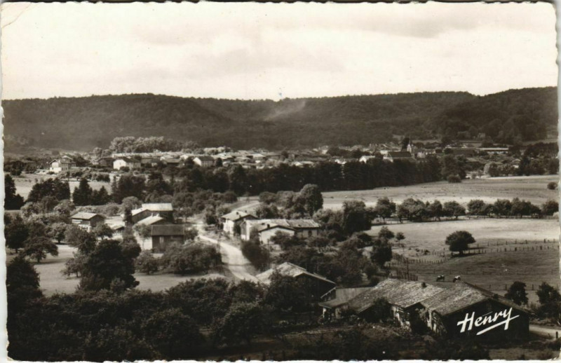 Carte postale ancienne Les Islettes Vue générale prise de la route du Preventorium aux Islettes