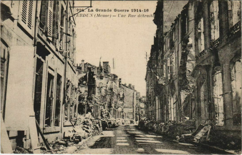 Carte postale ancienne Guerre Verdun Une rue à Verdun