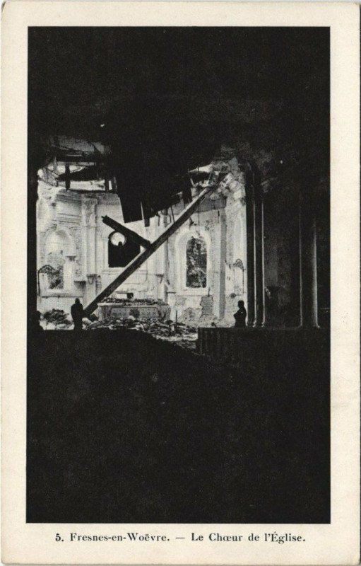 Carte postale ancienne Fresnes-en-Woevre Le Choeur de l'Eglise à Fresnes-en-Woëvre
