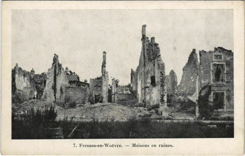 Carte postale ancienne Fresnes-en-Woevre Maison en ruines à Fresnes-en-Woëvre